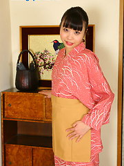 Miki Kamigo showing smooth japanese vagina