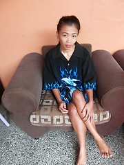 Cheating Filipina gf drinks a man's cum in her own house